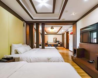 Hotel Charlot Castle - Pyeongtaek - Habitación
