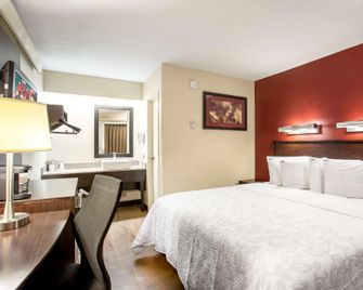 Red Roof Plus+ San Francisco Airport - Burlingame - Schlafzimmer