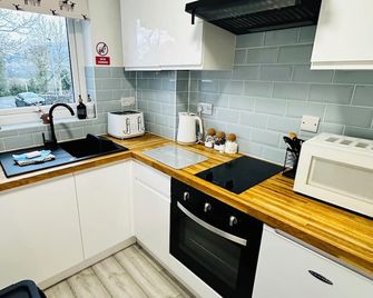 Cosy & Chic Yorkshire Dales Retreat, ground floor flat, parking& garden, Settle - Settle - Kuchyň