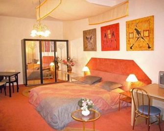 Central Galerie Hotel Am Beethovenhaus - בון - חדר שינה