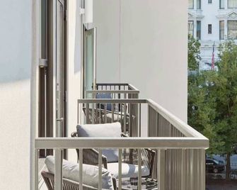 Roami at Canal Quarters - New Orleans - Balcony