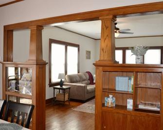 Wild Rose Cottage Save - De Smet - Living room