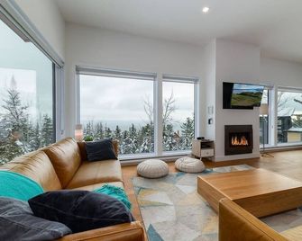 Hôtel à la maison - L'Envol, spa et fleuve! - Saint-Irénée - Living room