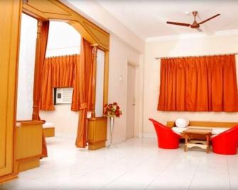 Hotel Shree Darshan - Dwārka - Sala de estar