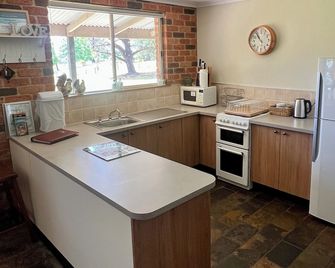 Mogendoura Farm Two Cottages Max 12 People Including Children Max 8 Adults - Moruya - Kuchyň