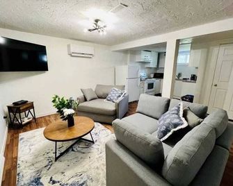 Cozy Moncton Basement suite around the corner from the Hospital - Moncton - Salon