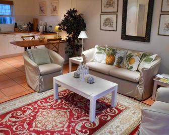 Roosboom Guest Apartments - Cape Town - Living room