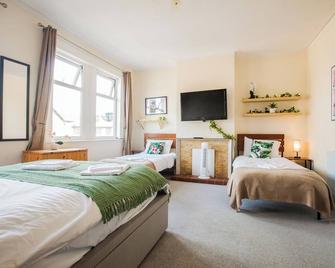 Kingston Central Garden House with Free Parking - Kingston upon Thames - Bedroom