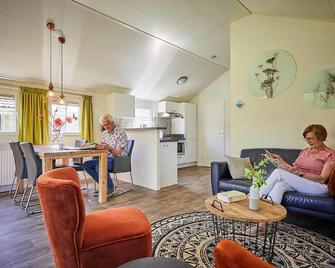 Cozy lodge with a dishwasher in the Achterhoek - Winterswijk - Wohnzimmer