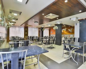 Hotelthe Citypalace - Dwārka - Restaurante