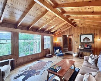 Homestead Ranch near Yosemite with Animals & Fresh Eggs - Midpines - Sala de estar