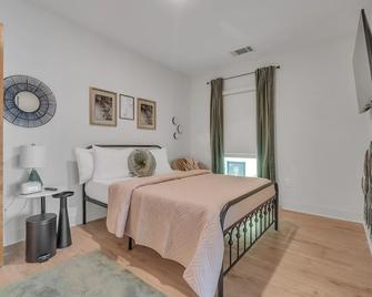 Chic 1-bed In Vibrant Optimist Park 1 Bedroom Apts by RedAwning - Charlotte - Bedroom