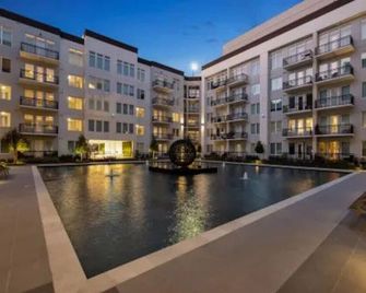 Resort-Style Apartments near The Galleria - Houston