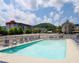 เดอะ จิลเลตต์ - แกตลิงเบิร์ก - สระว่ายน้ำ