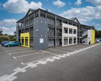 B&B HOTEL Vannes Est Golfe du Morbihan - ואן - בניין