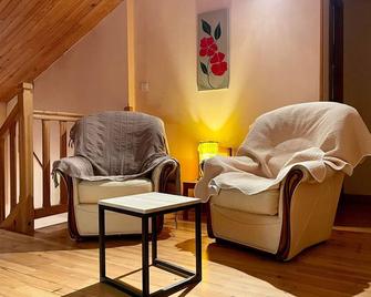 Chambre Saumon: Confort pour 4, Animaux Bienvenus - FR-1-582-487 - Alleyras - Living room
