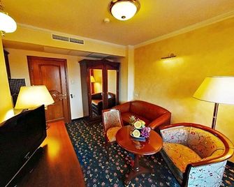 Amira Boutique Hotel Hévíz Wellness & Spa - Hévíz - Sala de estar