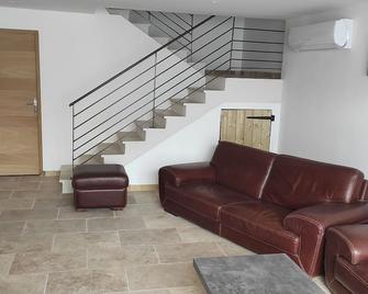 Maison de village 150 M2 au calme climatisée, piscine - Rasteau - Sala de estar