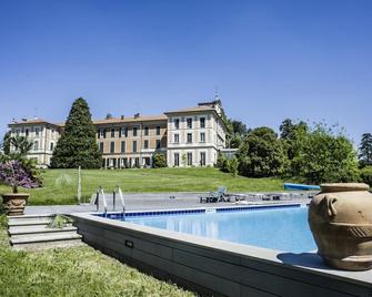 Hotel Villa Borghi - Ranco - Zwembad