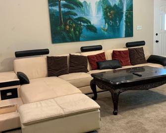 4 bedrooms 2 bathroom with 10 guests city center - Gonzales - Living room