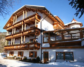 Hotel Chalet Corso - St. Vigil - Gebäude