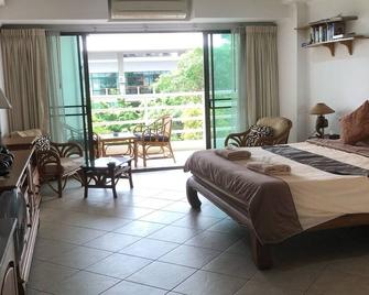 condo nr. 116 Charming studio with AC+fan and WiFi in marvelous Muang Pattaya - Pattaya - Schlafzimmer