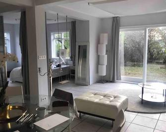 Casa Dísa - Apartments A Boutique Guesthouse in Reykjavik City`s Central Park and Botanical Garden in Laugardalur, Hot-Spring-Valley - レイキャヴィク - リビングルーム