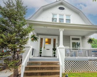 Walk to Mariemont, Historic 3BR Cottage, Sleeps 6 - Cincinnati - Gebäude
