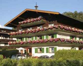 Pension Katharinenhof - קאפרון - בניין
