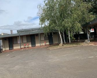 Caledonian Hotel Motel - Hamilton - Outdoor view