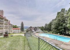 19 Mountainside 2 Bedroom Condo by RedAwning - Warren - Pool