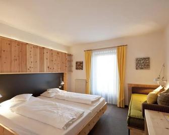 Hotel & Gasthof zum Hirschen - Laives - Camera da letto