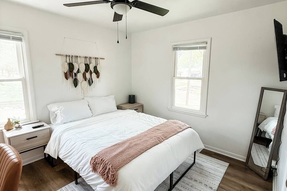 Tranquil and modern home in a quiet neighborhood - Newton - Schlafzimmer