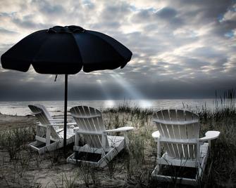 Secluded Sanctuary with Beach and Woods - Oostburg - Patio