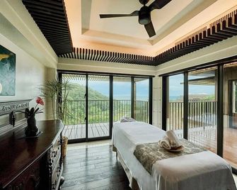 The Hiramatsu Hotels & Resorts Ginoza Okinawa - Ginoza - Bedroom