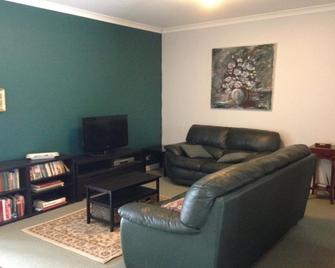 Weelaway On Gregory - Geraldton - Living room
