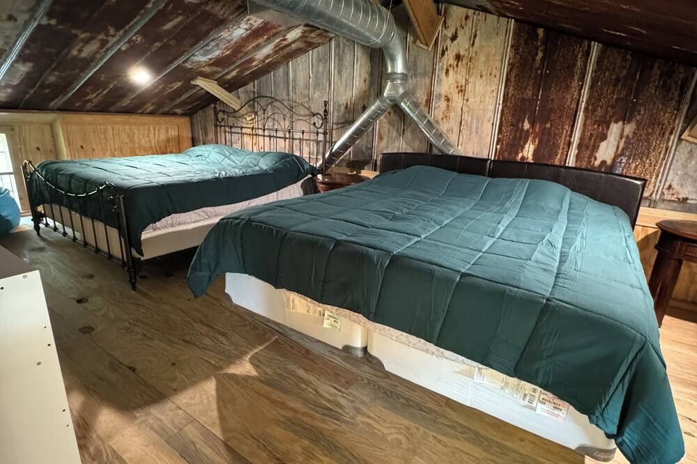 Barndominium at Dirty Dog Organic Farm - Leesburg - Ložnice