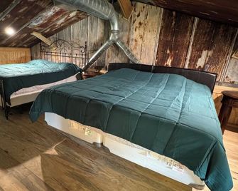 Barndominium at Dirty Dog Organic Farm - Leesburg - Ložnice