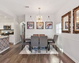 Orleans Ave. Oasis in the Big Easy with Selfie Wall - New Orleans - Ruokailuhuone