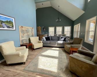 Stunning New Chalet In 17 Acre Tug Hill Woodland Retreat - Camden - Living room
