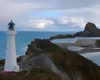 Castlepoint Hotel & Guesthouse - Whakataki - Building