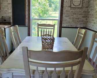 Spacious 5-bedroom/3 bath mobile home on an Orchard of 5 acres in Alachua - Alachua - Comedor