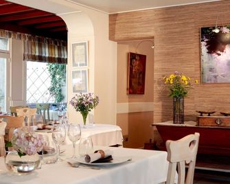 Logis Burnel Et La Cle Des Champs - Mirecourt - Restaurace