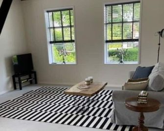 trendy boutique appartement vlak bij Amsterdam - Roelofarendsveen - Living room