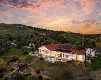 Monserate Wine Country w Infinity Pool Views - Fallbrook - Budova
