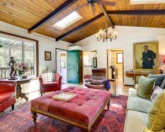 Lakefront Glen Ellen Cabin With Views Ne - Glen Ellen - Living room