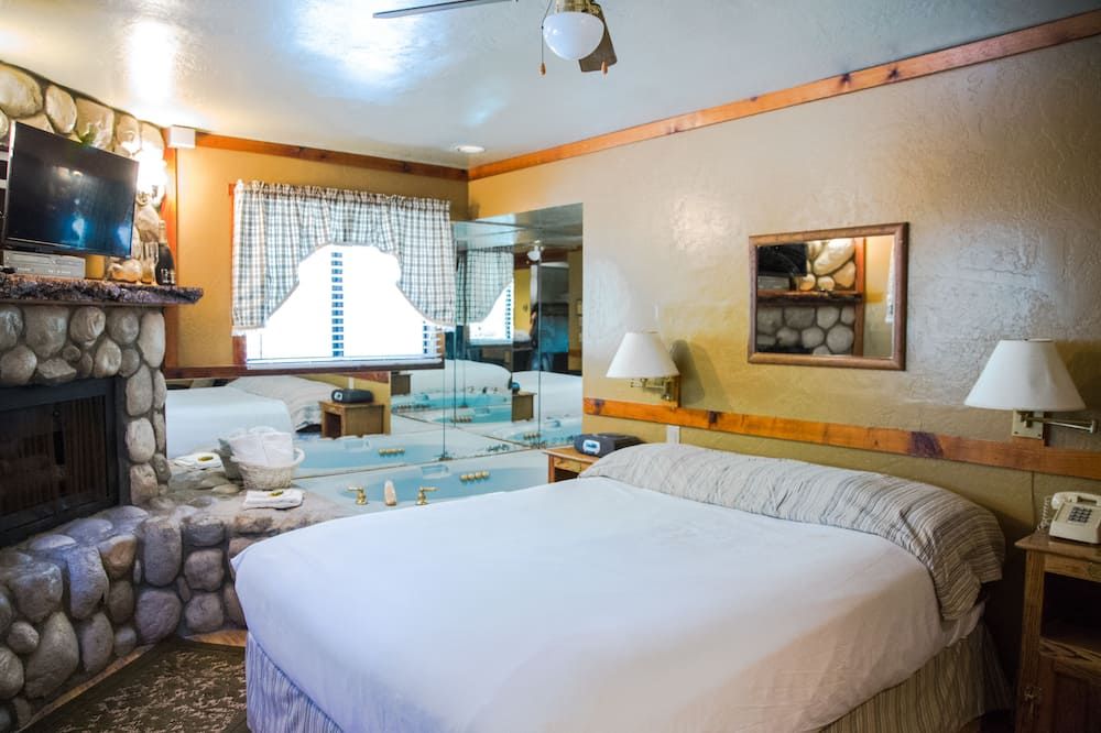 Sleepy Forest Cottages - Big Bear Lake - Bedroom