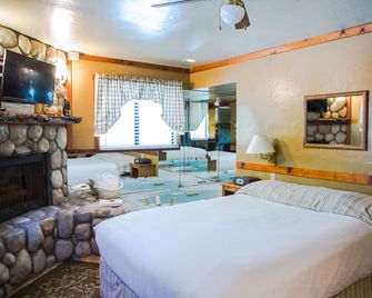 Sleepy Forest Cottages - Big Bear Lake - Bedroom