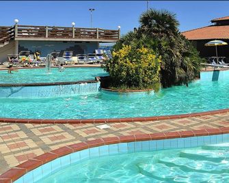 綠色海岸飯店 - 米蘭馬瑞提那 - 游泳池