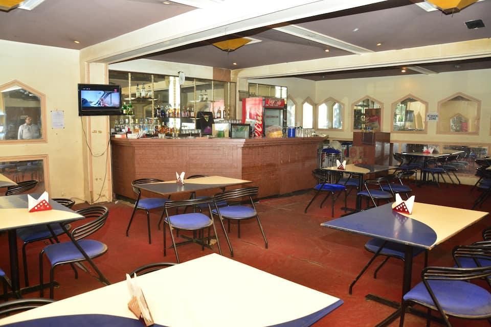 OYO Hotel Keshari - בובנשוואר - מסעדה